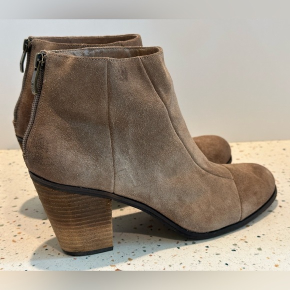 Vince Camuto Grayson‎ Suede Leather Boots Ankle Boots with Stacked Chunky Heel - Picture 8 of 12